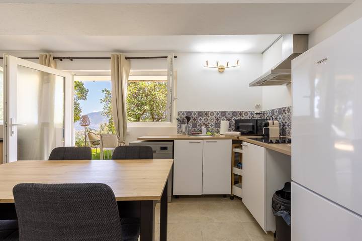 Ganze Wohnung, Ferienwohnung für 6 Personen mit Terrasse in Cuttoli-Corticchiato, Ajaccio und Umgebung