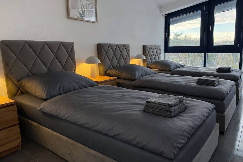 Ganze Wohnung, Modernes Penthouse für bis zu 8 Personen bei Berlin. Nur 15 Minuten zum Ber! in Genshagen, Ludwigsfelde