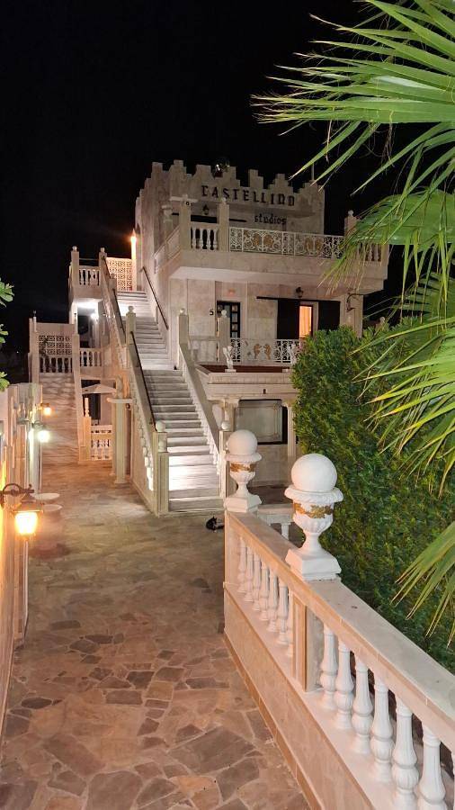 Maison d’hôte pour 10 personnes, avec piscine et jardin dans Rhodes