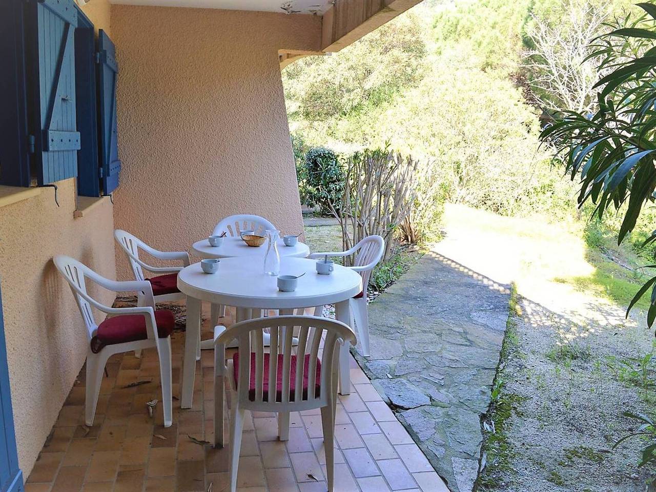 Appartement entier, Appartement 2 pièces cabine, 6 couchages, avec piscine et terrasse ensoleillée au Lavandou in Le Lavandou, Région de Toulon