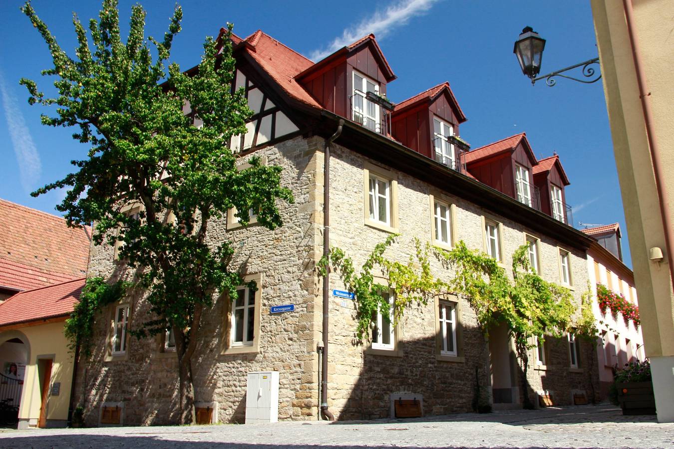 Ganze Wohnung, Appartment 'Weinstraße' mit Sitzgelegenheit im Innenhof und Wlan in Volkach, Fränkisches Weinland