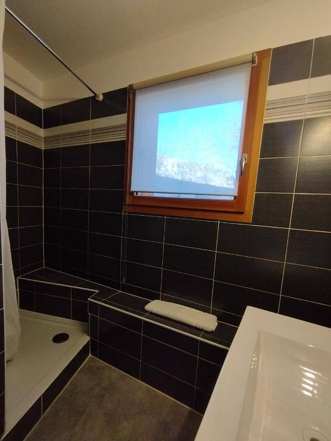 Gîte pour 4 personnes, avec jardin à Saint-Martin-de-Queyrières - 4