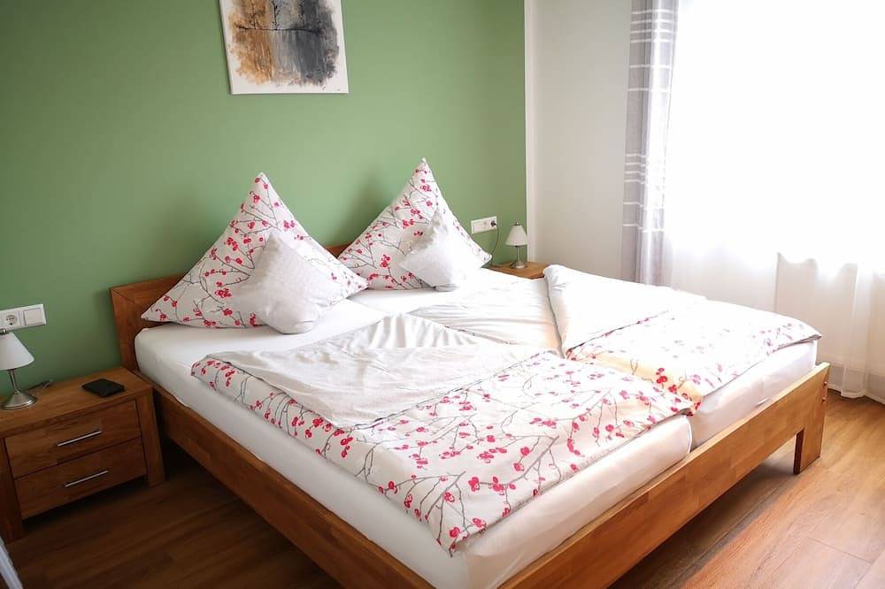 Ganze Wohnung, Exclusive **** Fewo im Schwarzwald nähe Europa-Park, Pool mit Panoramablick in Schuttertal, Hochschwarzwald