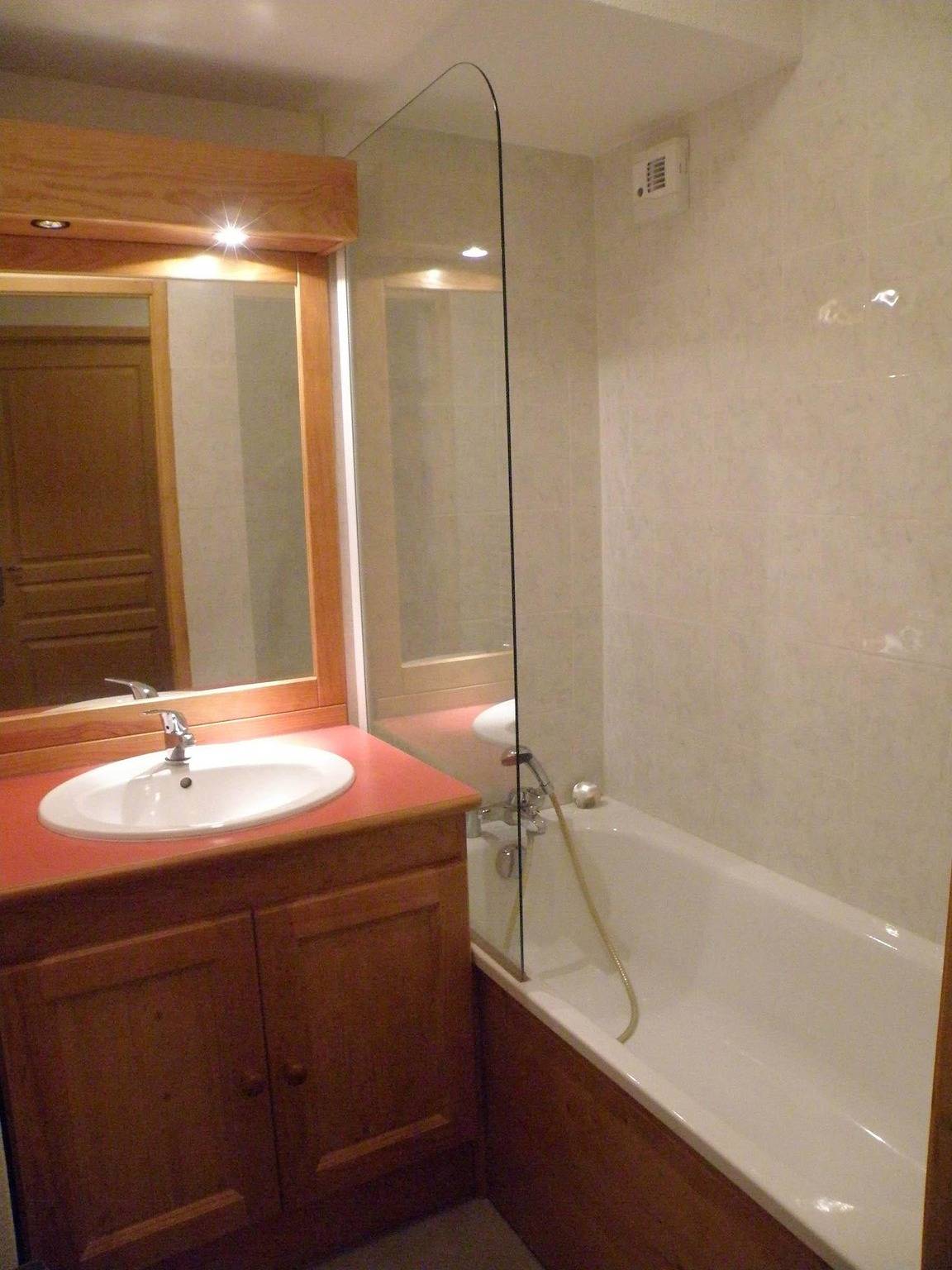 Appartement entier, Résidence les Valmonts de Vaujany - Appartement duplex 4 pièces 10 personnes in Vaujany, Parc national des Écrins