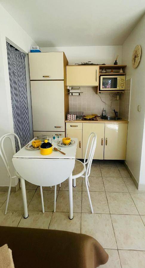 Gîte pour 2 personnes, avec jardin ainsi que terrasse et vue à Peyruis - 4