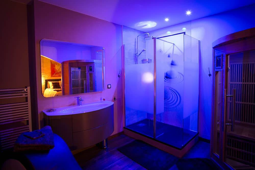 Entire apartment, Romantic Suite & Spa in Dijon, Dijon region