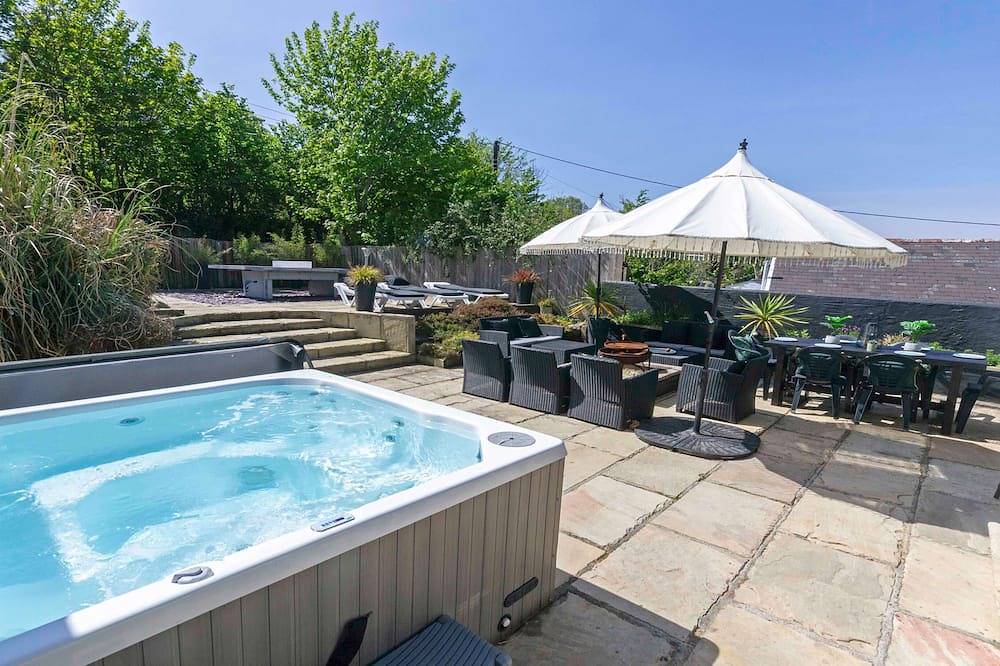 Shippenrill Sleeps 14|Hot Tub* PingPong & Fire Pit in Croyde, Devon