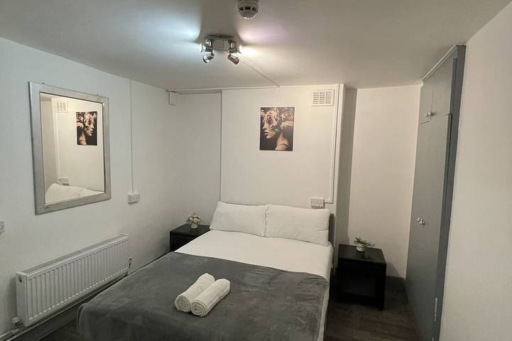 Bed and breakfast for 2 people in London
