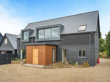 Vacation Rental for 12 Guests in Bulmer, Essex, Picture 2