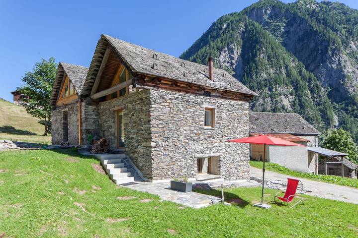 Ferienhaus für 4 Personen, mit Ausblick und Terrasse sowie Garten - 1