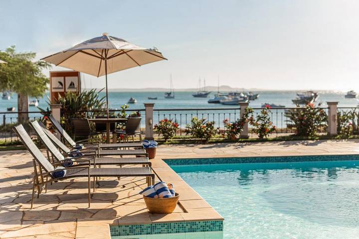 Pousadas para 2 pessoas, com vista e piscina e ainda sauna and jardim na Praia Brava RJ