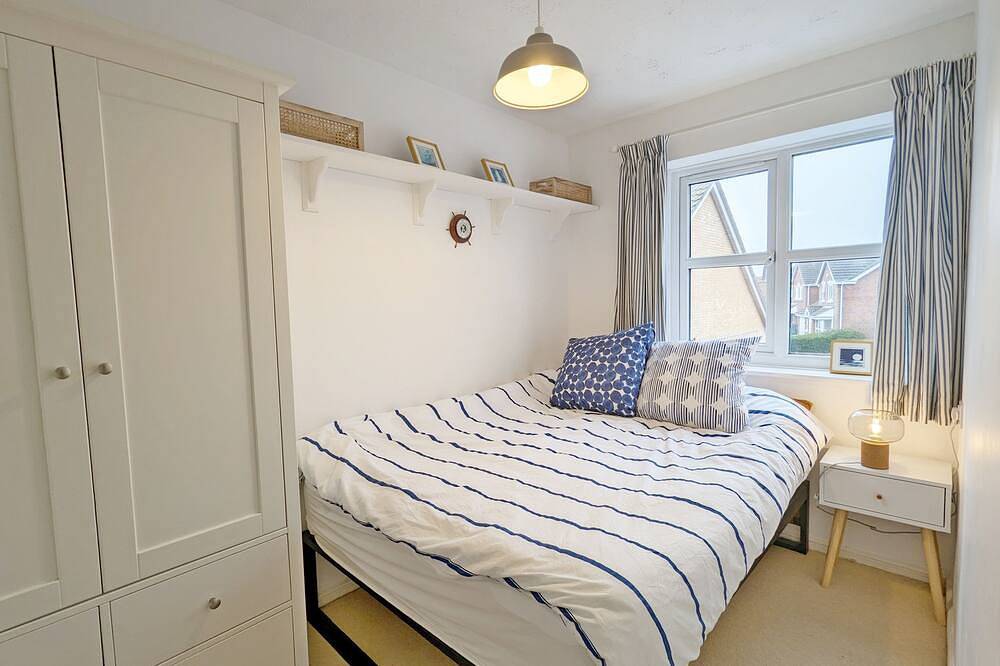 The Rock House -  a family house that sleeps 8 guests  in 3 bedrooms in West Wittering, West Sussex