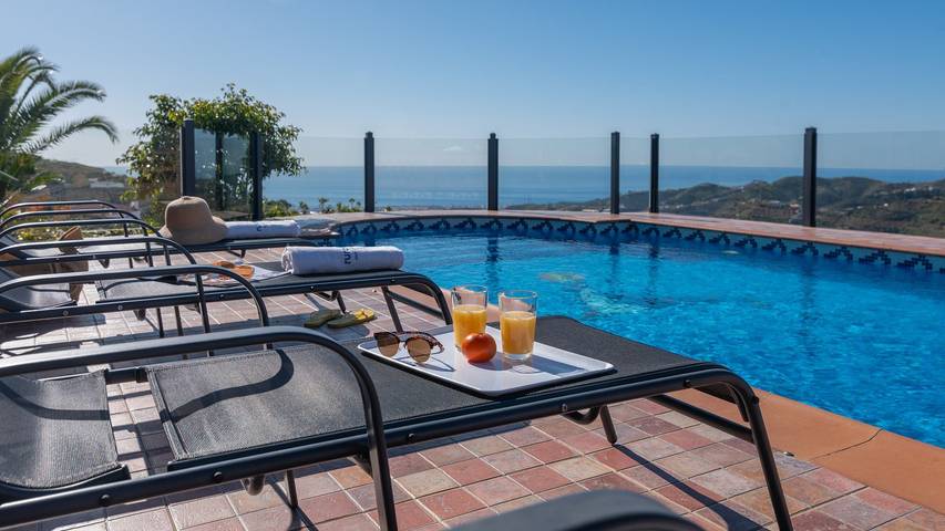 Villa für 5 Personen, mit Balkon/Terrasse und Pool in Torrox - 2