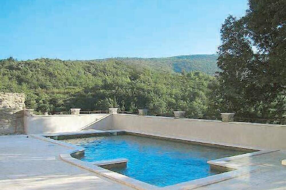 Entire apartment, Le Lieutenant in Cadenet, Parc naturel régional du Luberon
