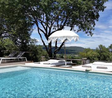 Cottage pour 2 personnes, avec jardin et piscine à La Garde-Freinet