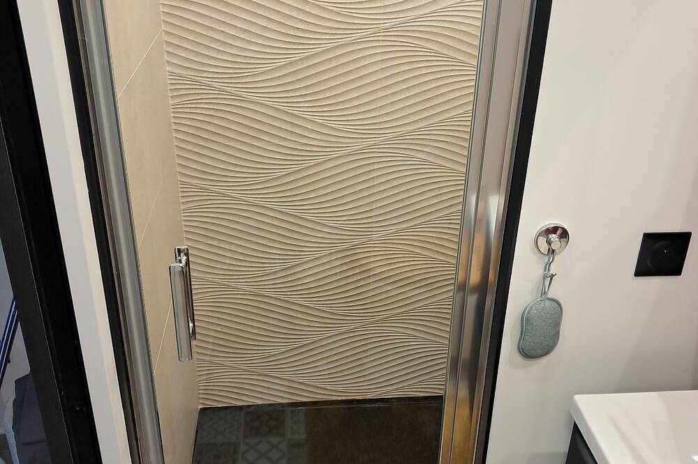 Entire apartment, Studio Paris, Le Petit Parisien in Pantin, Seine-Saint-Denis