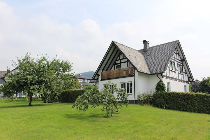 Ferienhaus für 9 Personen, mit Garten und Balkon sowie Whirlpool
