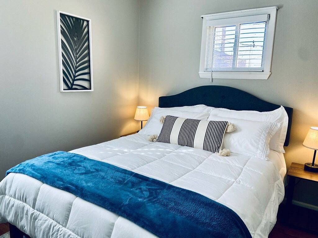 Little Yellow House in Ferndale! Quiet, Cozy 3Br in Oakland County