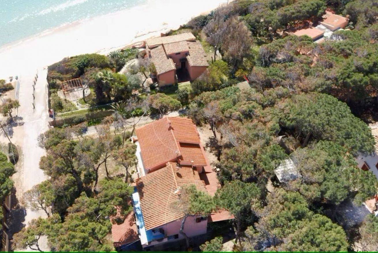 Villa Le Sirene On The Beach in Santa Margherita di Pula, Región de Pula