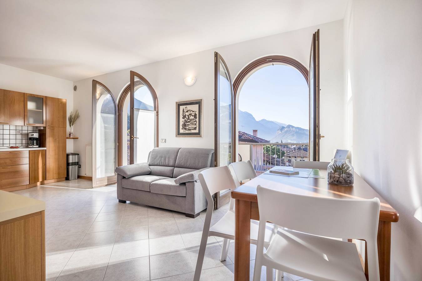 Entire apartment, Flat no. 8 holiday home "Villa Belvedere Arco" with balcony, Wi-Fi and private parking space in Arco, Garda Mountains