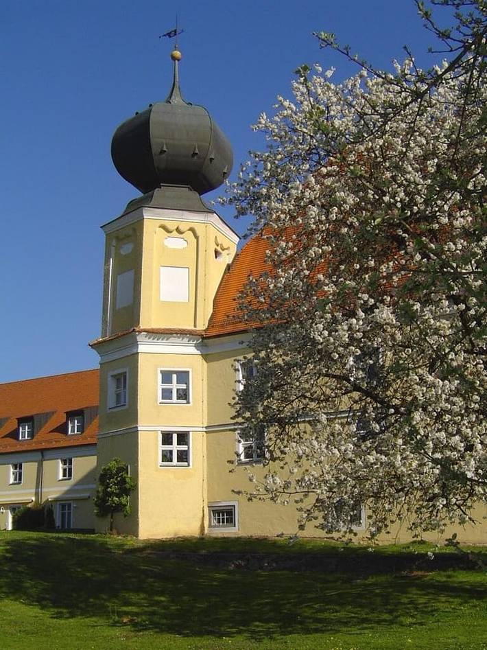 Ganze Wohnung, Klosterhof St. Salvator - Ferienwohnung im 2. Og (55 qm) in Bad Griesbach, Bayerische Golf und Thermenland