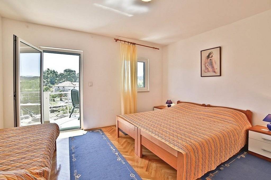 Ganze Wohnung, 2-Zimmer-Ferienwohnung mit Terrasse und Meerblick Drvenik Veliki A-23892-a in Drvenik Veliki, Drvenik Mali und Veli