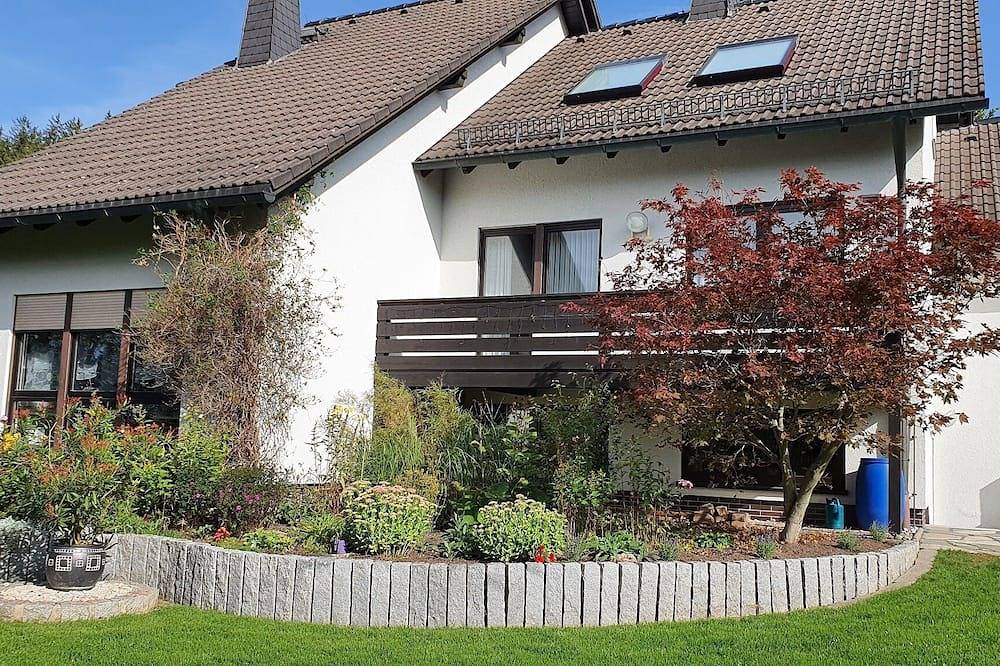 Ganze Wohnung, Weindl's Ferienwohnung mit Balkon in Naila, Landkreis Hof