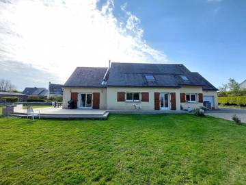 Gîte pour 9 personnes, avec jardin et vue à Pleyber-Christ