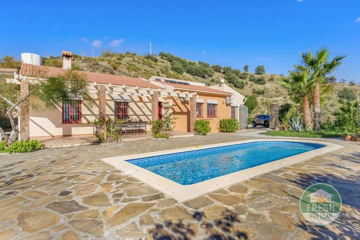 Ferienhaus für 6 Personen, mit Ausblick und Pool sowie Garten - 1