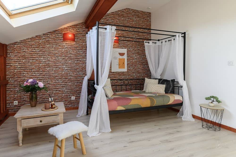 Entire apartment, Le Cocon: between city and nature, overlooking the lake, ideal for families and professionals in Épinal, Épinal region