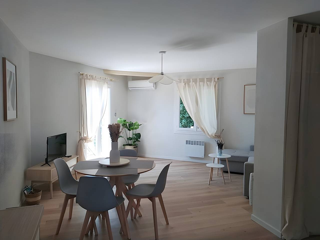 „Maison Santolina“ mit privater Terrasse, Wlan und Klimaanlage in Villeneuve-lès-Avignon, Nimes und Umgebung