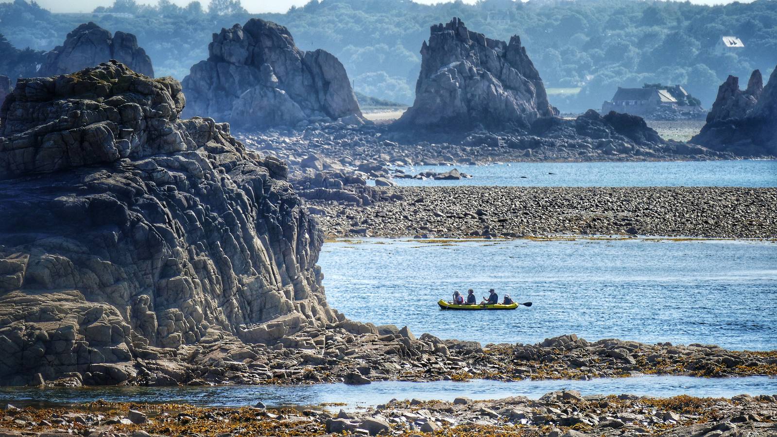 Maison de vacances 'Kermohic - En Front De Mer' avec vue sur la mer, terrasse privée et Wi-Fi in Pleubian, Côte de Granit Rose