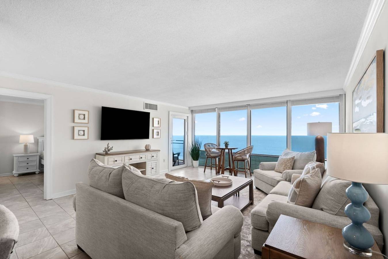 Apartamento entero, New / Beachfront Condo/ Pool/ Surfing/ Ew1204 in Virginia Beach