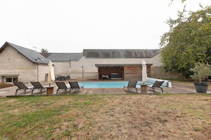Ganze Wohnung, Gîte „La Glycine“ für 2 Personen mit beheiztem Pool von Mitte Mai bis September in Veuves, Blois und Umgebung