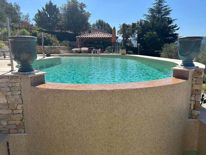 Appartement de vacances pour 2 personnes, avec Terrasse et Jardin ainsi que Piscine et Vue