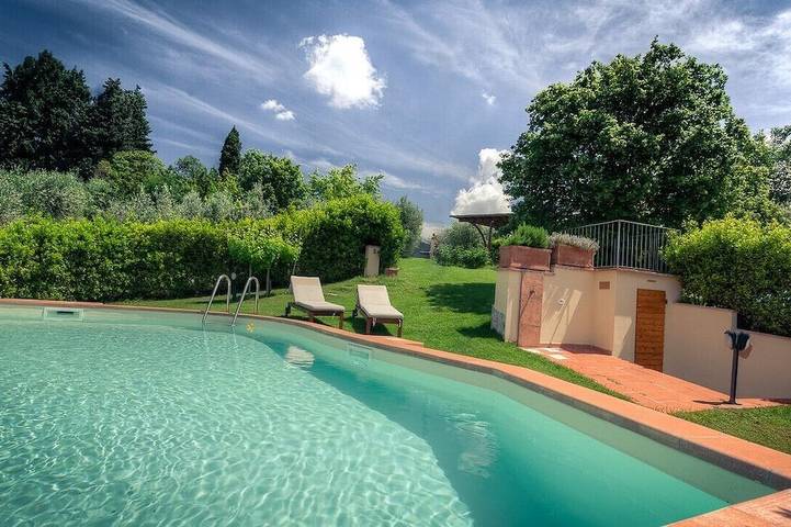 Location de vacances pour 8 personnes, avec jacuzzi et jardin à Impruneta