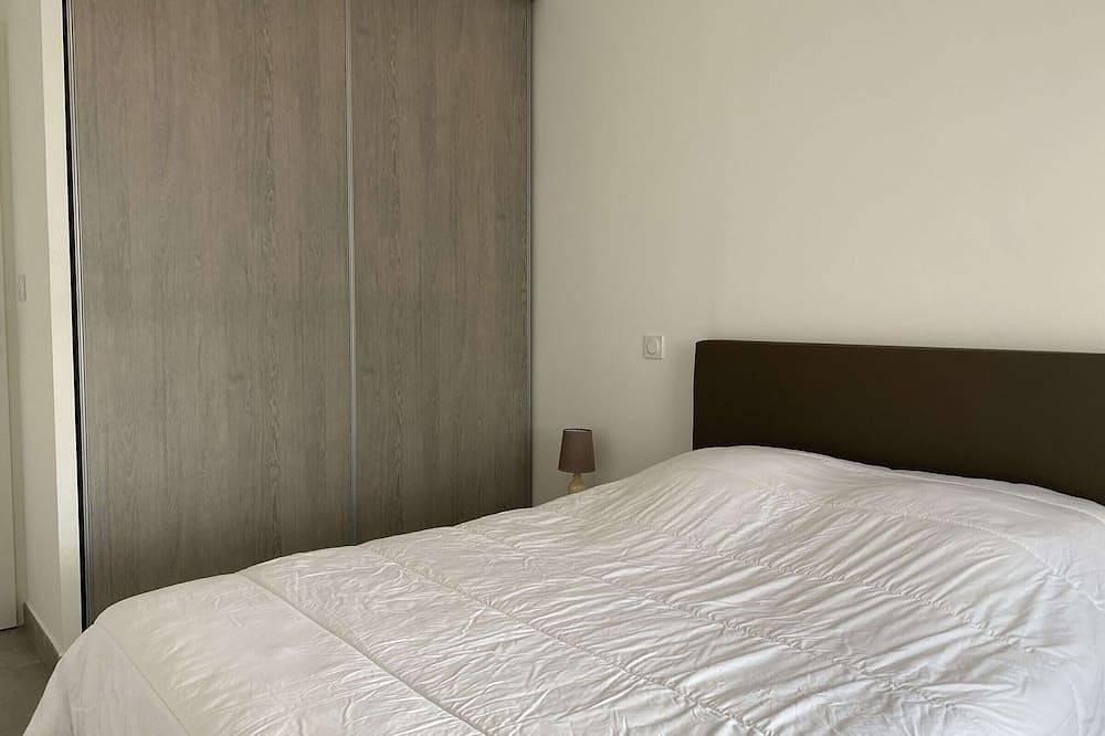 Entire apartment, Spacious 2-Room Apartment with Balcony, Parking, and Wifi in Balaruc-les-Bains in Balaruc-les-Bains, Côte d'Améthyste