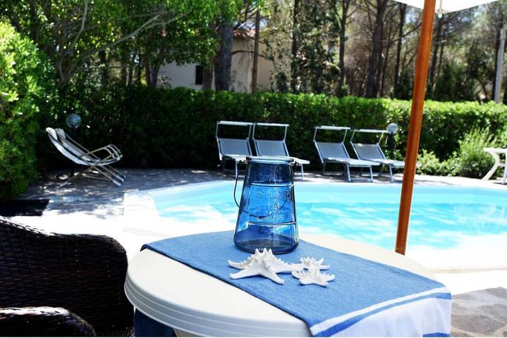Villa per 6 persone, con Balcone/Terrazza e Giardino nonché Piscina a Santa Margherita di Pula