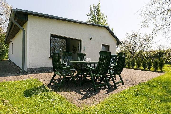 Ferienwohnung für 6 Personen, mit Terrasse und Garten in Parchtitz