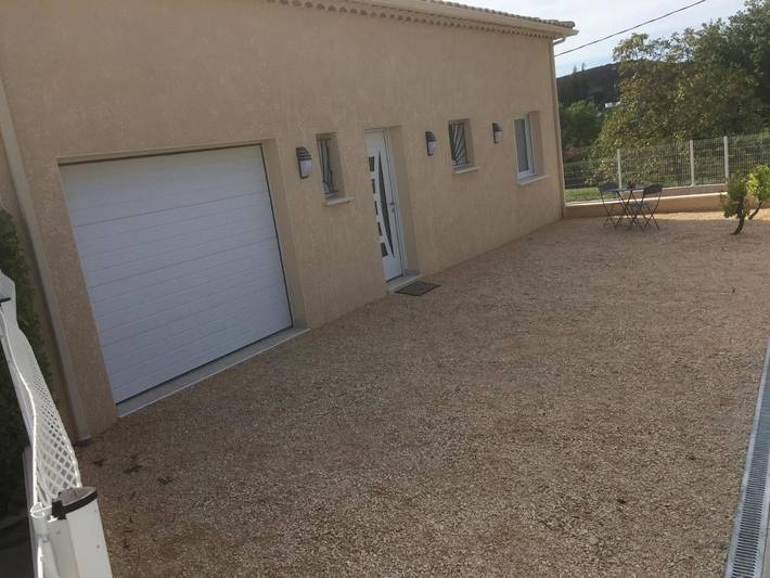 Location de vacances pour 4 personnes, avec vue et jardin à Saint-Julien-les-Rosiers - 2