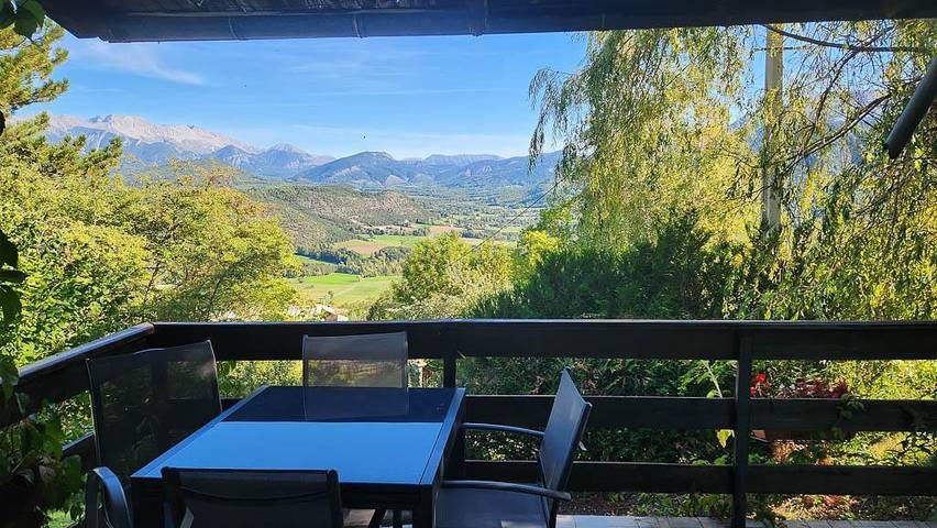 Gîte pour 4 personnes, avec Terrasse ainsi que Jardin et Vue
