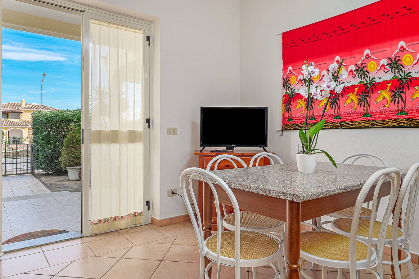 Entire apartment, Apartment 'Grazioso Appartamento San Teodoro' with Terrace, Wi-Fi and Air Conditioning in Suaredda-traversa, San Teodoro