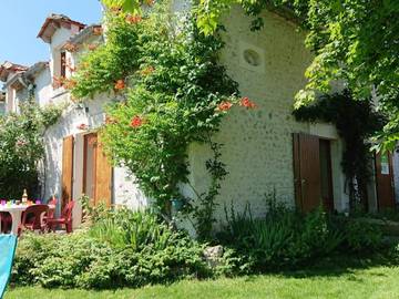 Gîte pour 6 personnes, avec jardin, animaux acceptés à Salles-Lavalette