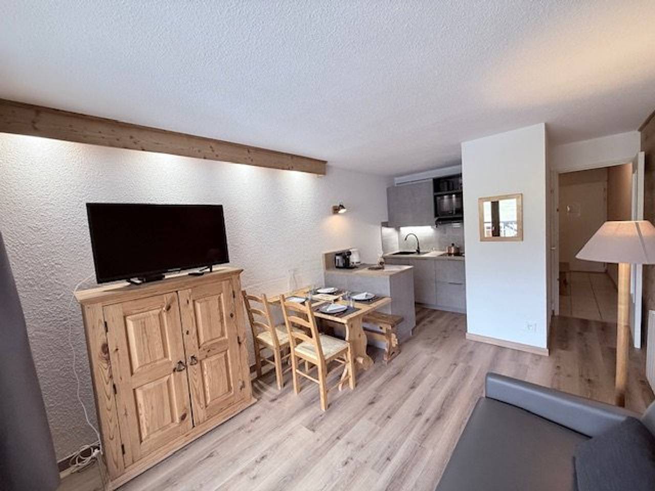 Entire studio, Ski-In/Ski-Out Studio with Mountain Area and Balcony Facing the Slopes in Montgenèvre in Montgenèvre, Briançon region