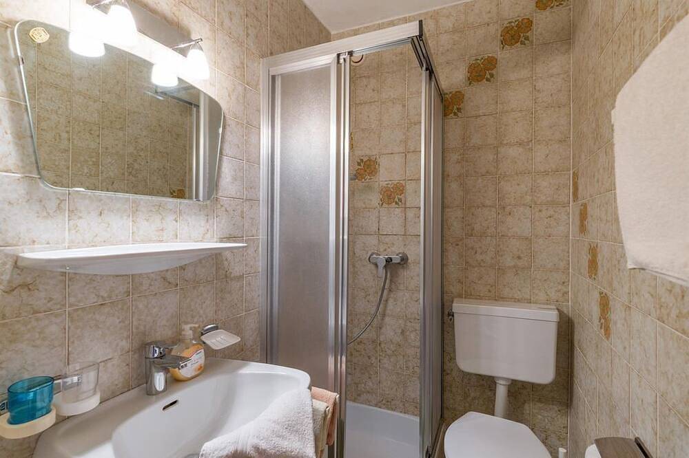 Doppelzimmer, Dusche, Wc - Weberhof in Hopfgarten im Brixental, Kaisergebirge