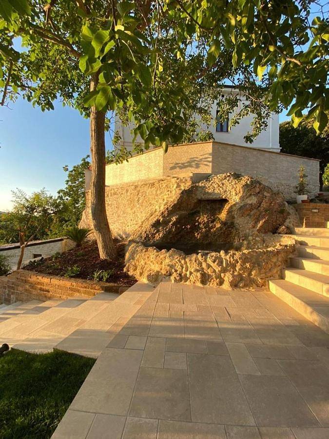 Resort per 3 persone, con Balcone e Terrazza nonché Idromassaggio e Giardino in Abruzzo