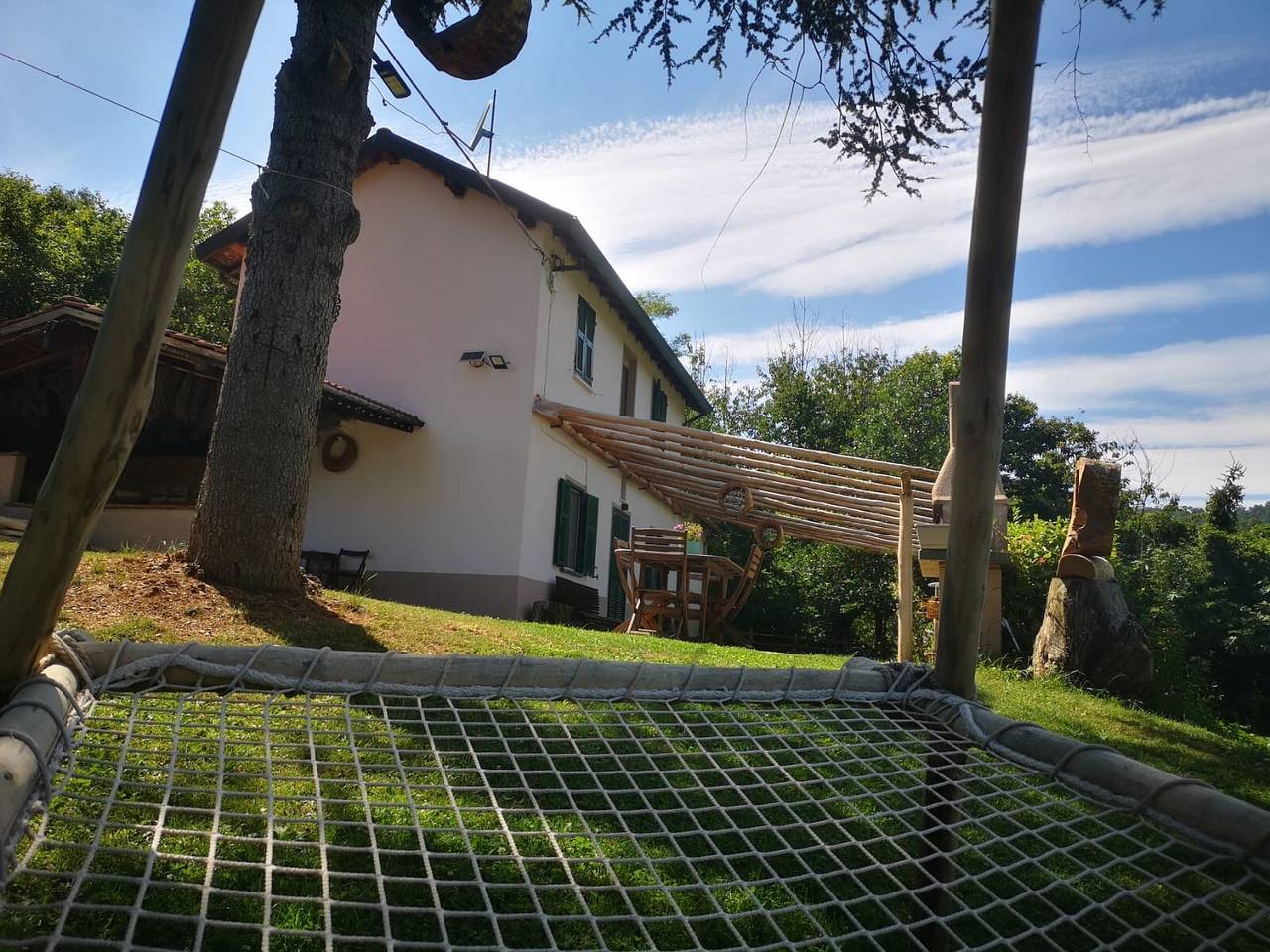 Casa vacanze 'La Rosa sul Lago' adatta agli animali domestici, con giardino privato, spa e Wi-Fi in Osiglia, Alpi Liguri