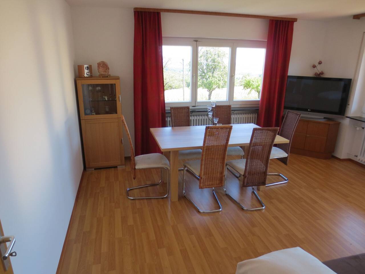 Entire apartment, Apartment 'Gästehaus Erika, Obergeschoss' with Private Garden, Balcony and Wi-Fi in Wiechs am Randen, Tengen