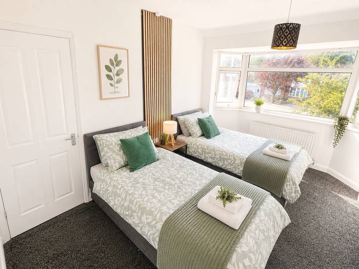 Holiday home for 10 people, with Garden in Birmingham