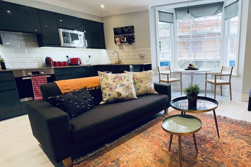 Entire apartment, * Stylish * Central * Sea View * Modern in Hastings, East Sussex